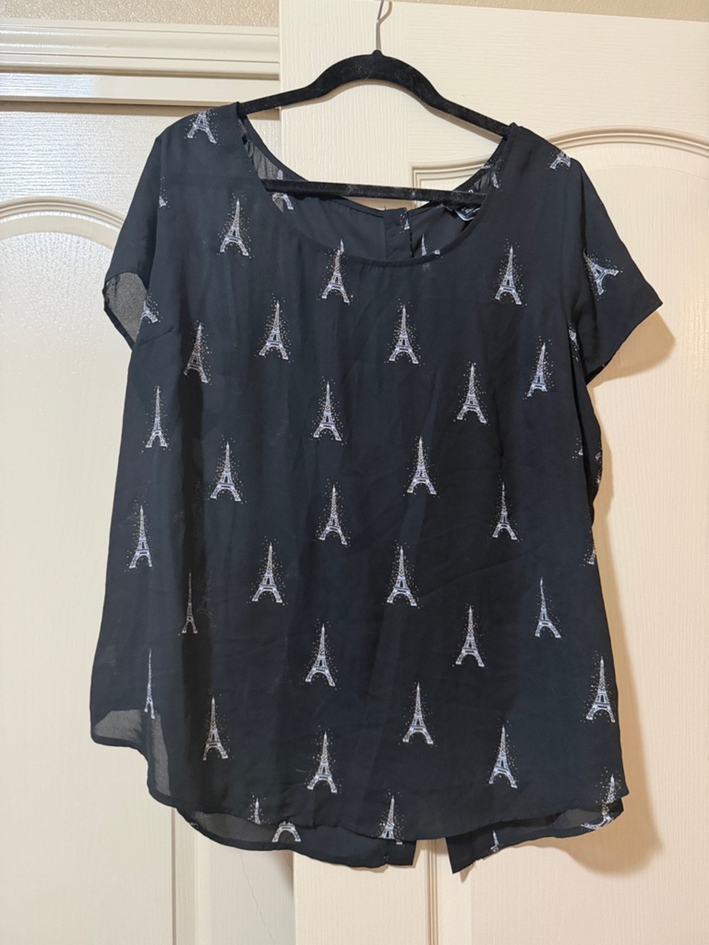 torrid size 1 Black Eiffel Tower Print Short Sleeve Blouse